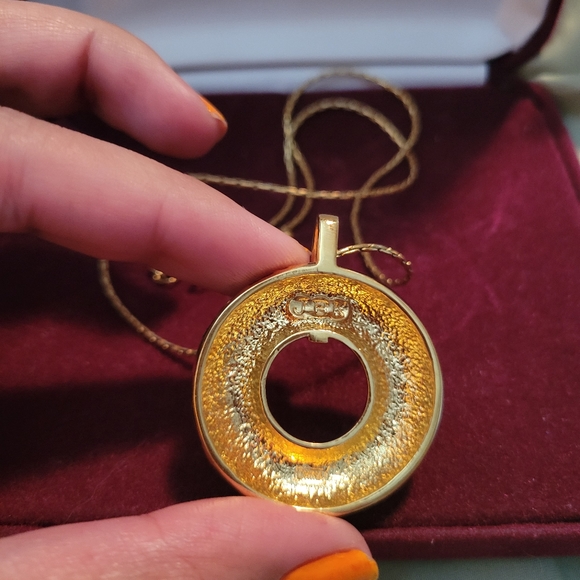 Camrose & Kross Jackie Kennedy Necklace - Picture 2 of 5